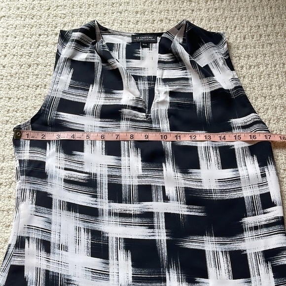 Le Chateau Black & White Sleeveless Top Size XS - Picture 8 of 10
